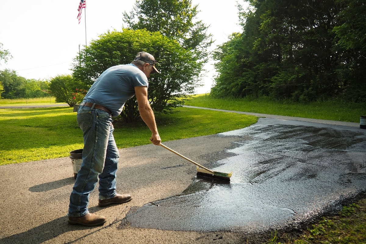 Driveway Sealcoating Service - Donovan Sealcoating South Shore MA.